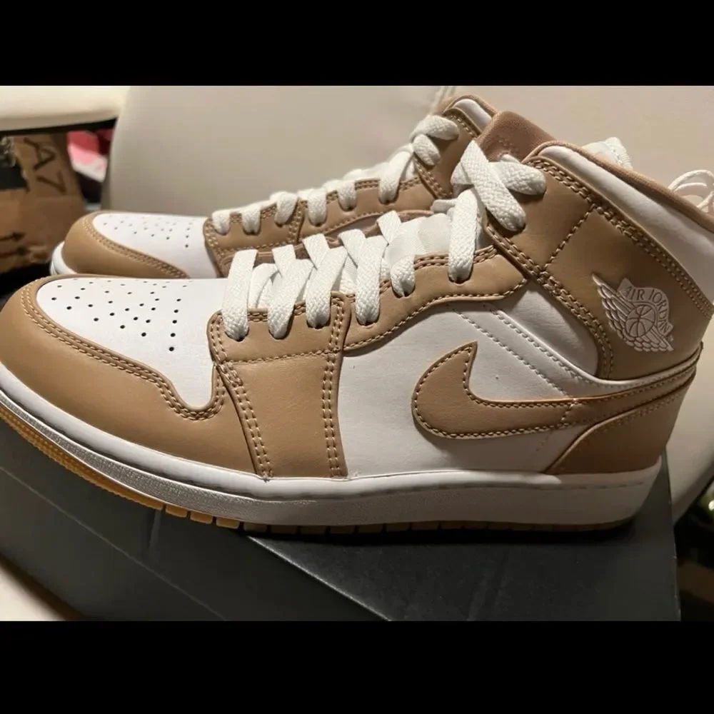 Nike Air Jordan 1 Mid Hemp Tan Gum White Mens Size 8.5 554724-271